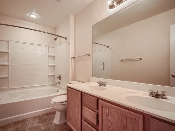 $1,900 | 2002 Nogales Trail, Austin, TX 78744