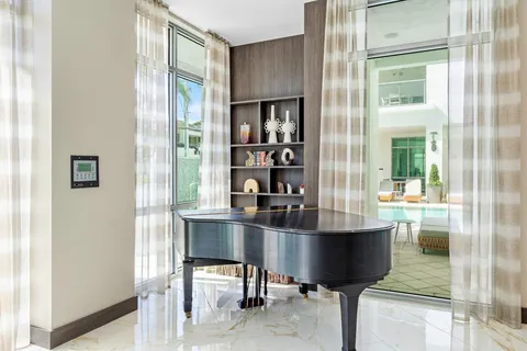 $3,245,000 | 495 East Royal Palm Road, Unit 402, Boca Raton, FL 33432
