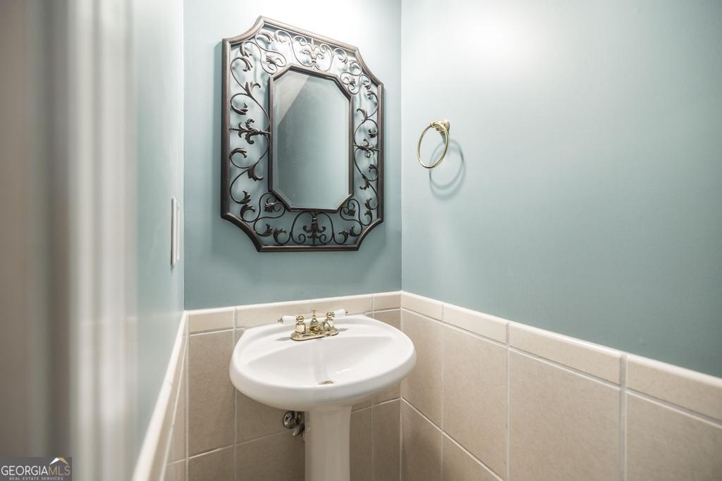 209 Trellis Walk Centerville, GA 31028 - Photo 13 of 38 a bathroom with a sink and mirror