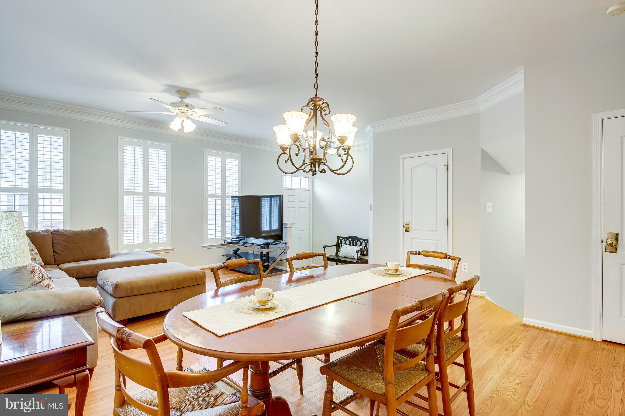 25374 McIntyre Square Chantilly, VA 20152 - Photo 4 of 32 Fresh decorator paint throughout home (2021)