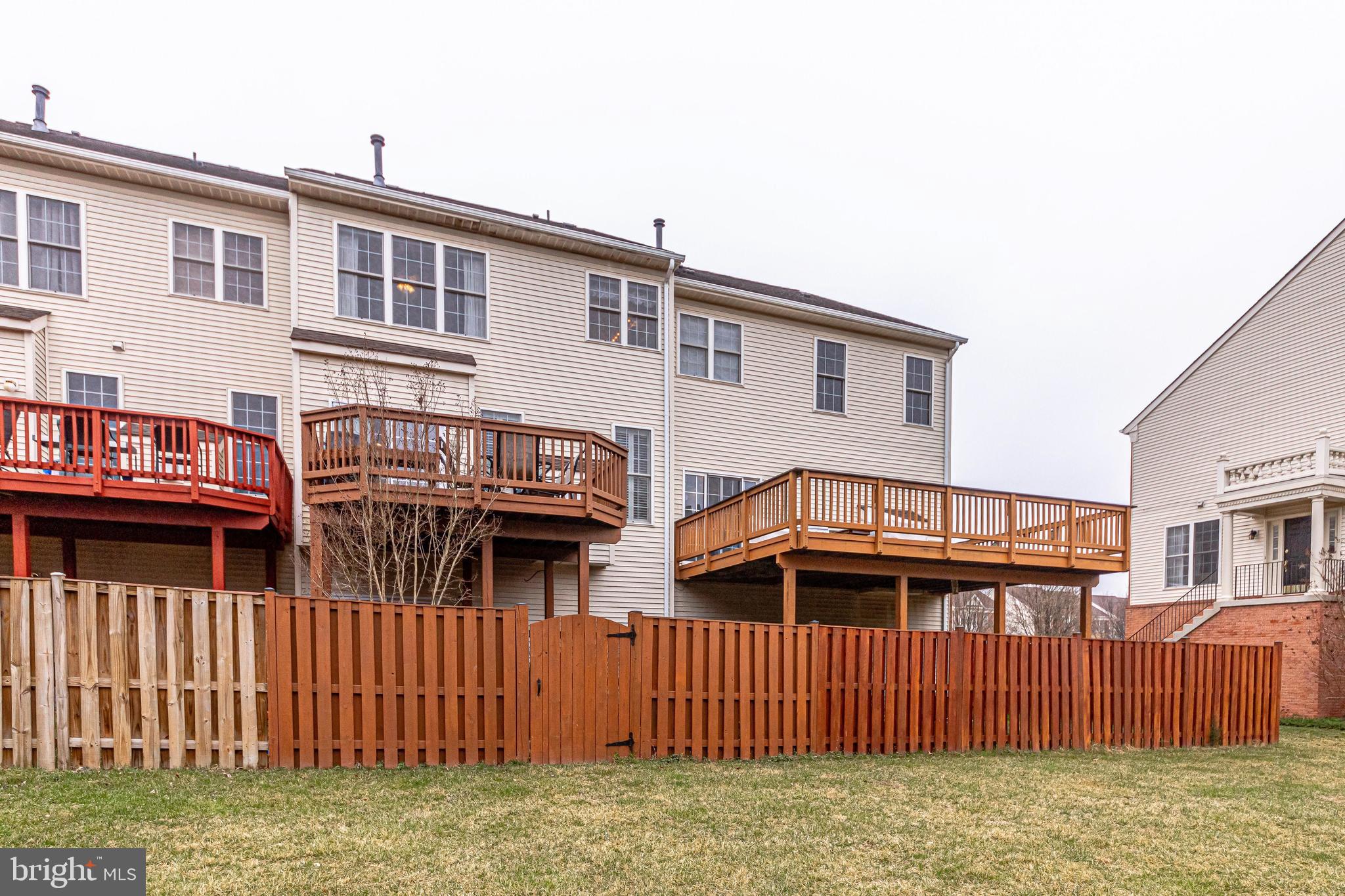 25374 McIntyre Square Chantilly, VA 20152 - Photo 32 of 32 Exterior Rear and Common Area