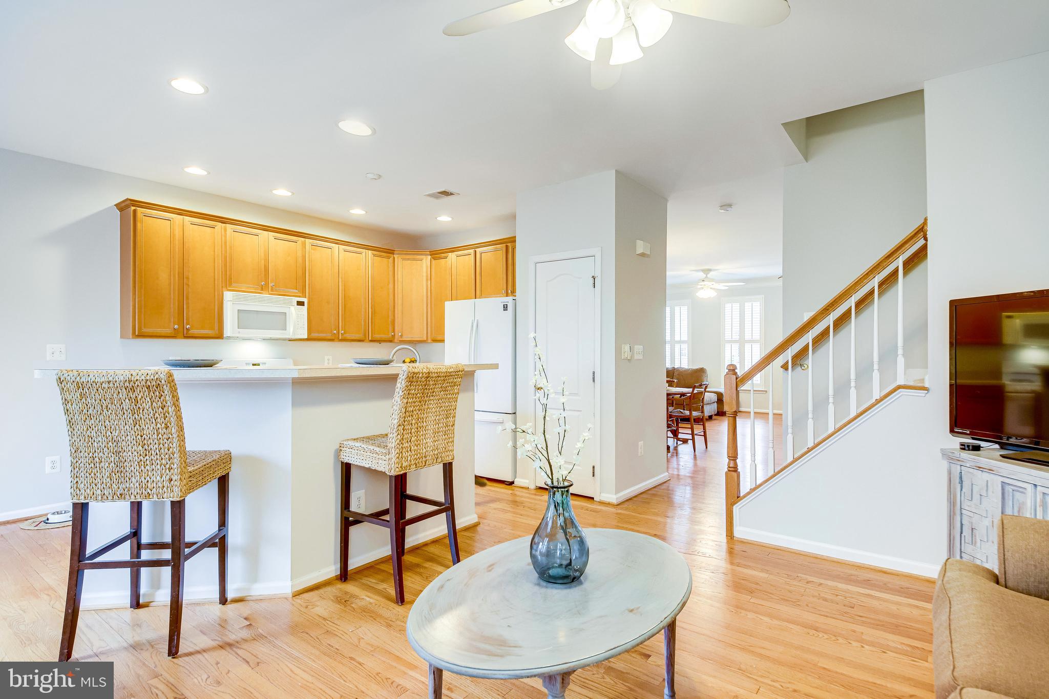 25374 McIntyre Square Chantilly, VA 20152 - Photo 8 of 32 Bar Height Kitchen Counter Overhang
