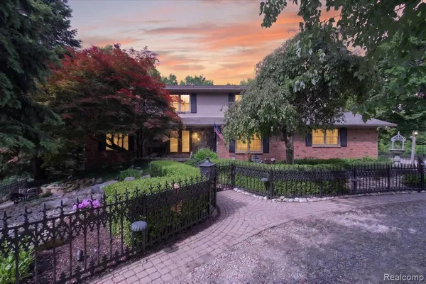 $927,000 | 12664 Lashbrook Lane West, Brighton, MI 48114