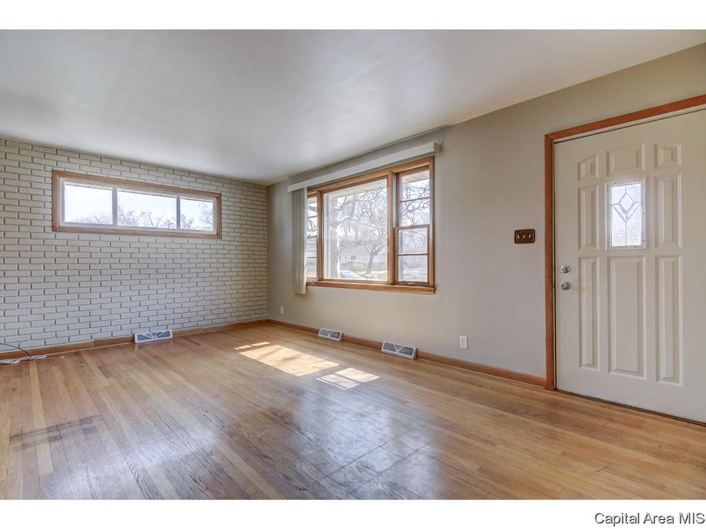 9 Stelte Lane Springfield, IL 62702 - Photo 2 of 33