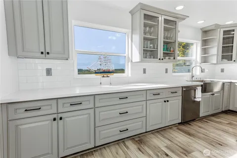 $895,000 | 26987 Highway 20, Oak Harbor, WA 98277