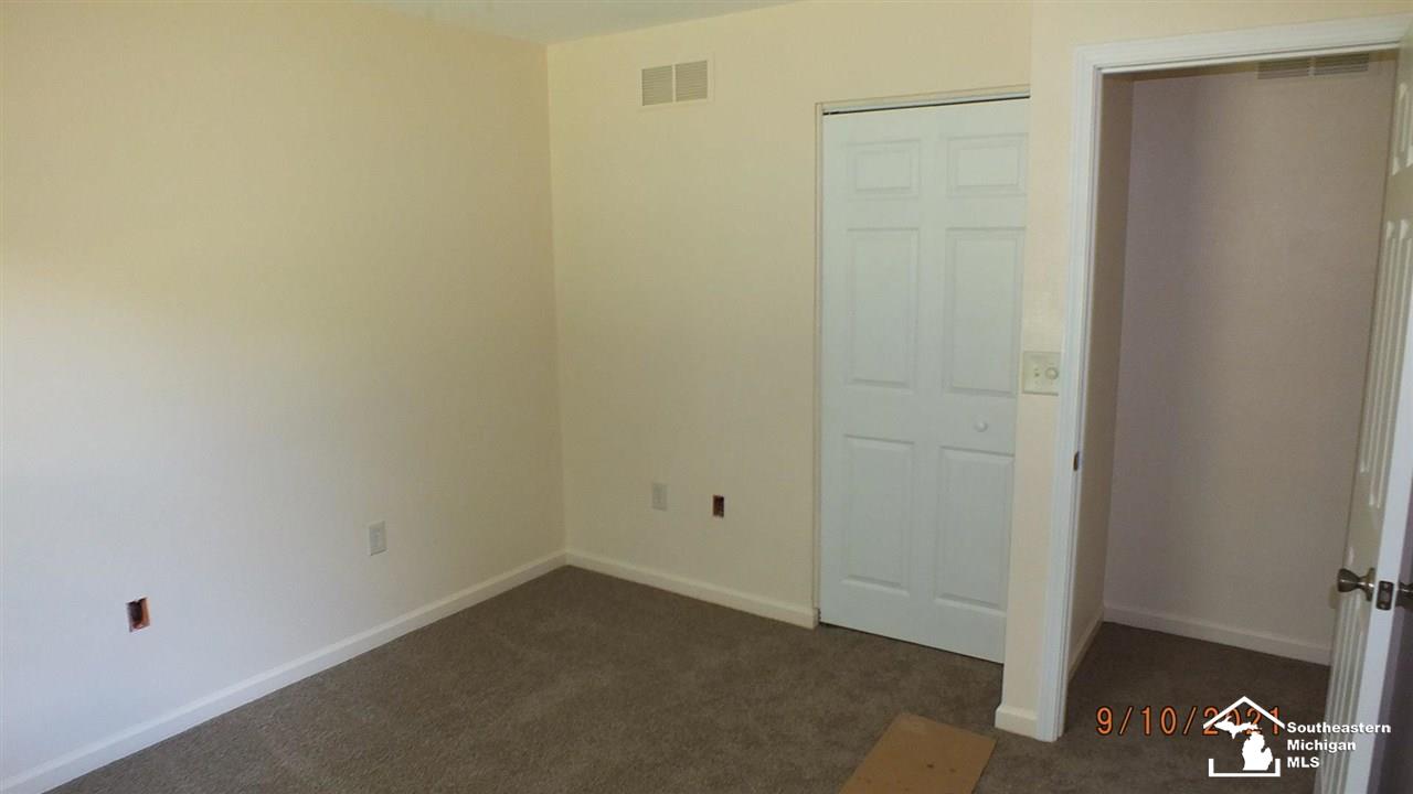 5592 Wells Road Petersburg, MI 49270 - Photo 11 of 24 50054722-10.JPG