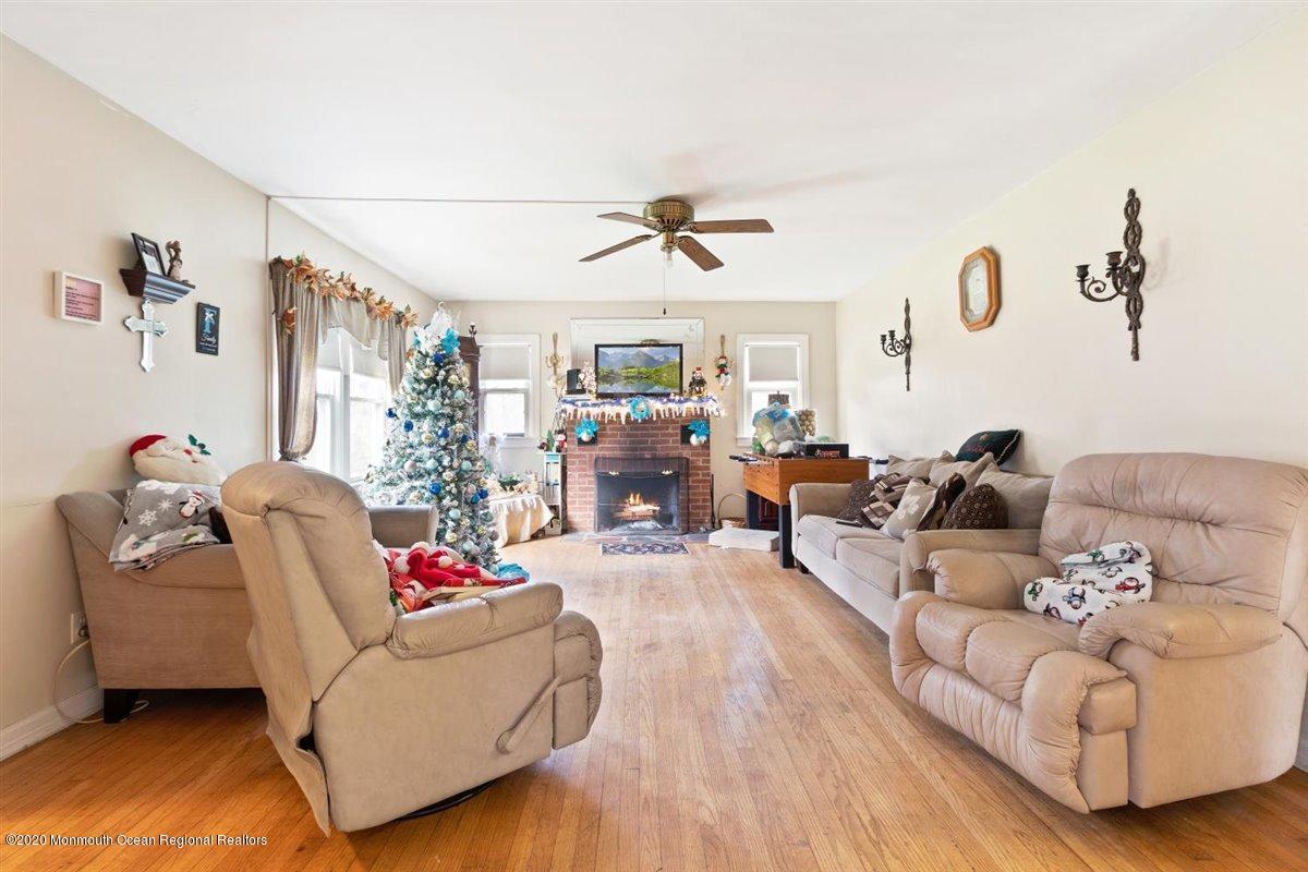 321 Pfister Road Jackson, NJ 08527 - Photo 12 of 30 a living room with furniture