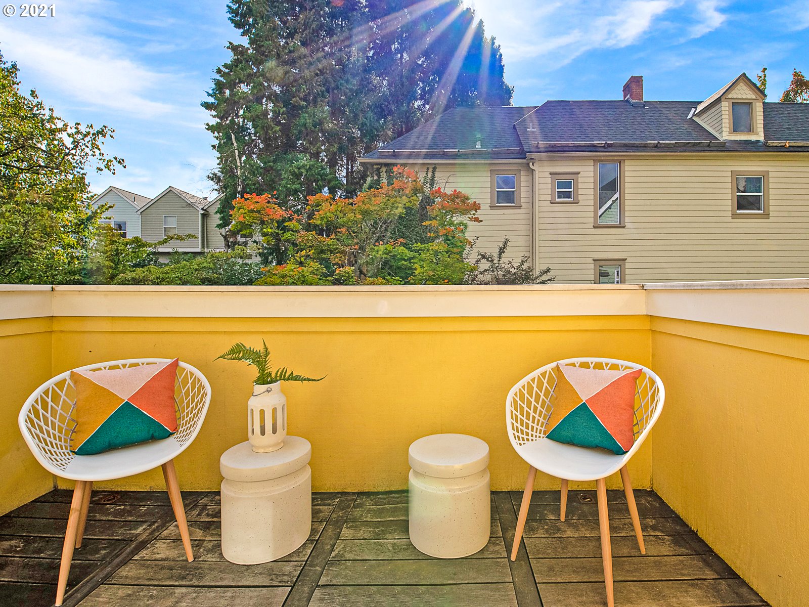 124 Southwest Meade Street Portland, OR 97201 - Photo 25 of 32 a view of a chair and table in the patio