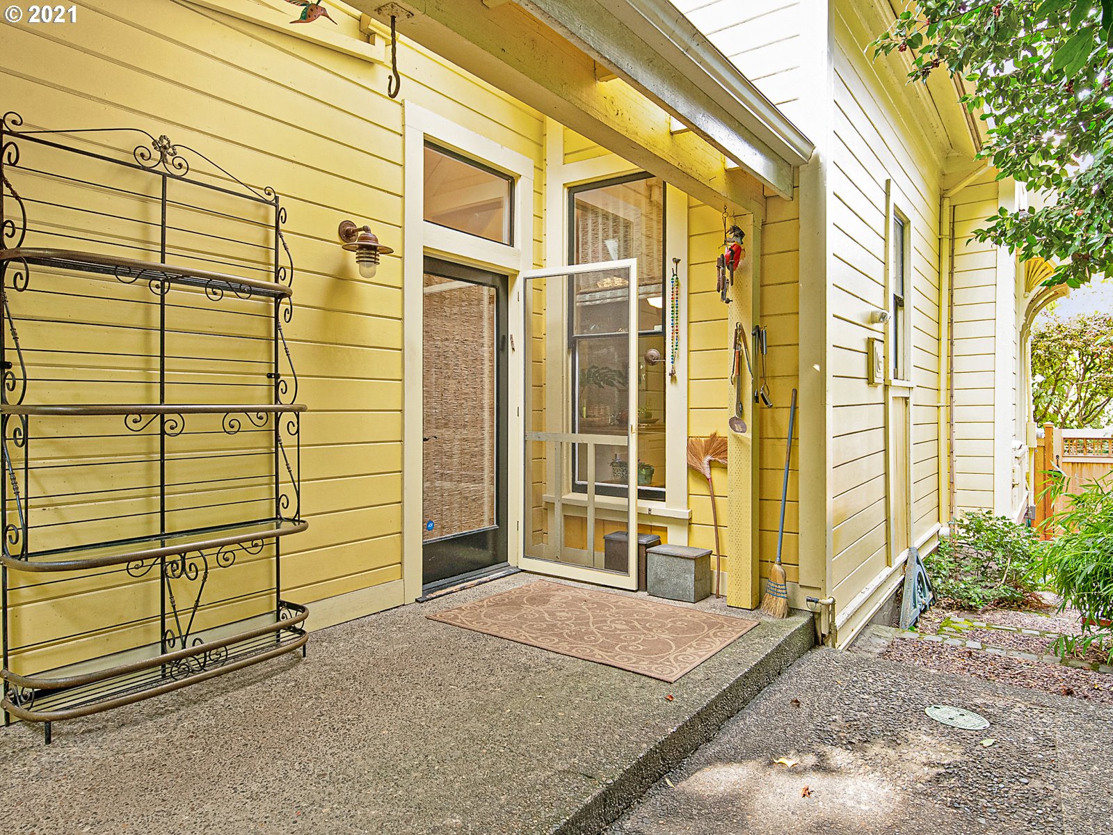 124 Southwest Meade Street Portland, OR 97201 - Photo 29 of 32 a view of a blue door with a glass door