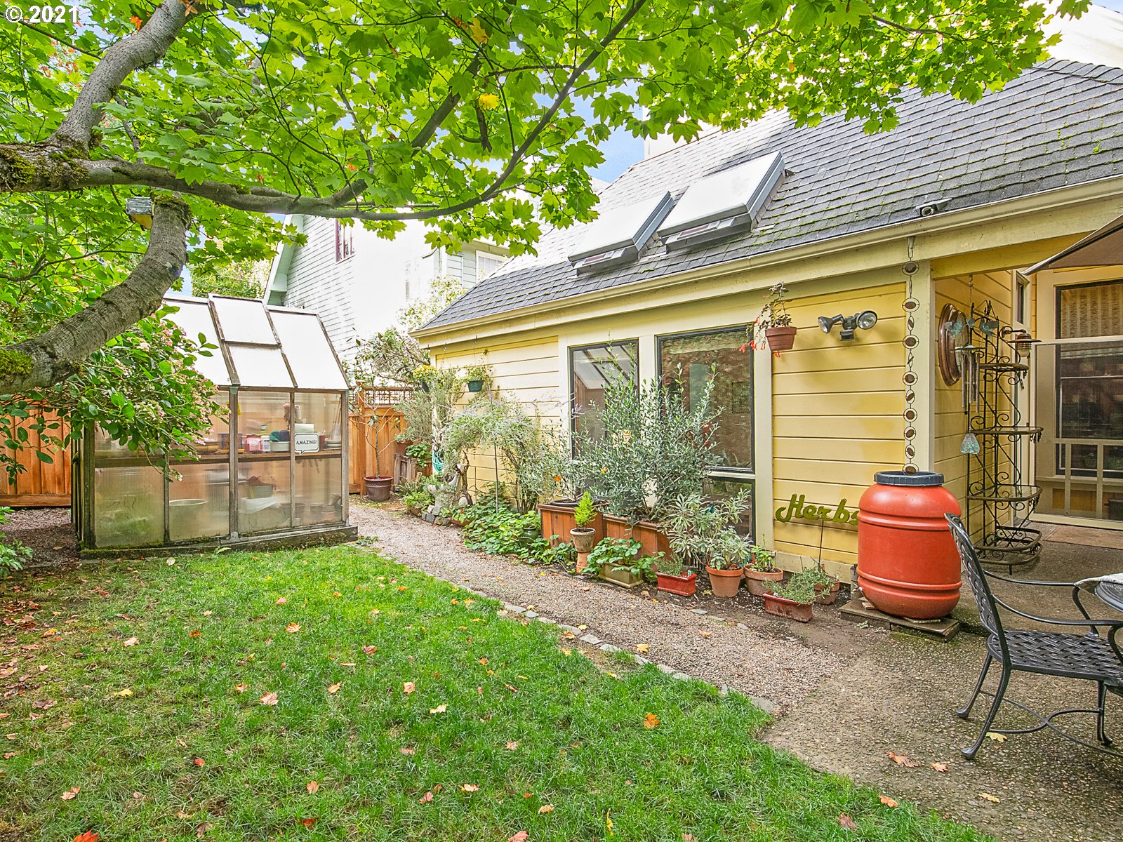 124 Southwest Meade Street Portland, OR 97201 - Photo 30 of 32 a backyard of a house with table and chairs and a barbeque
