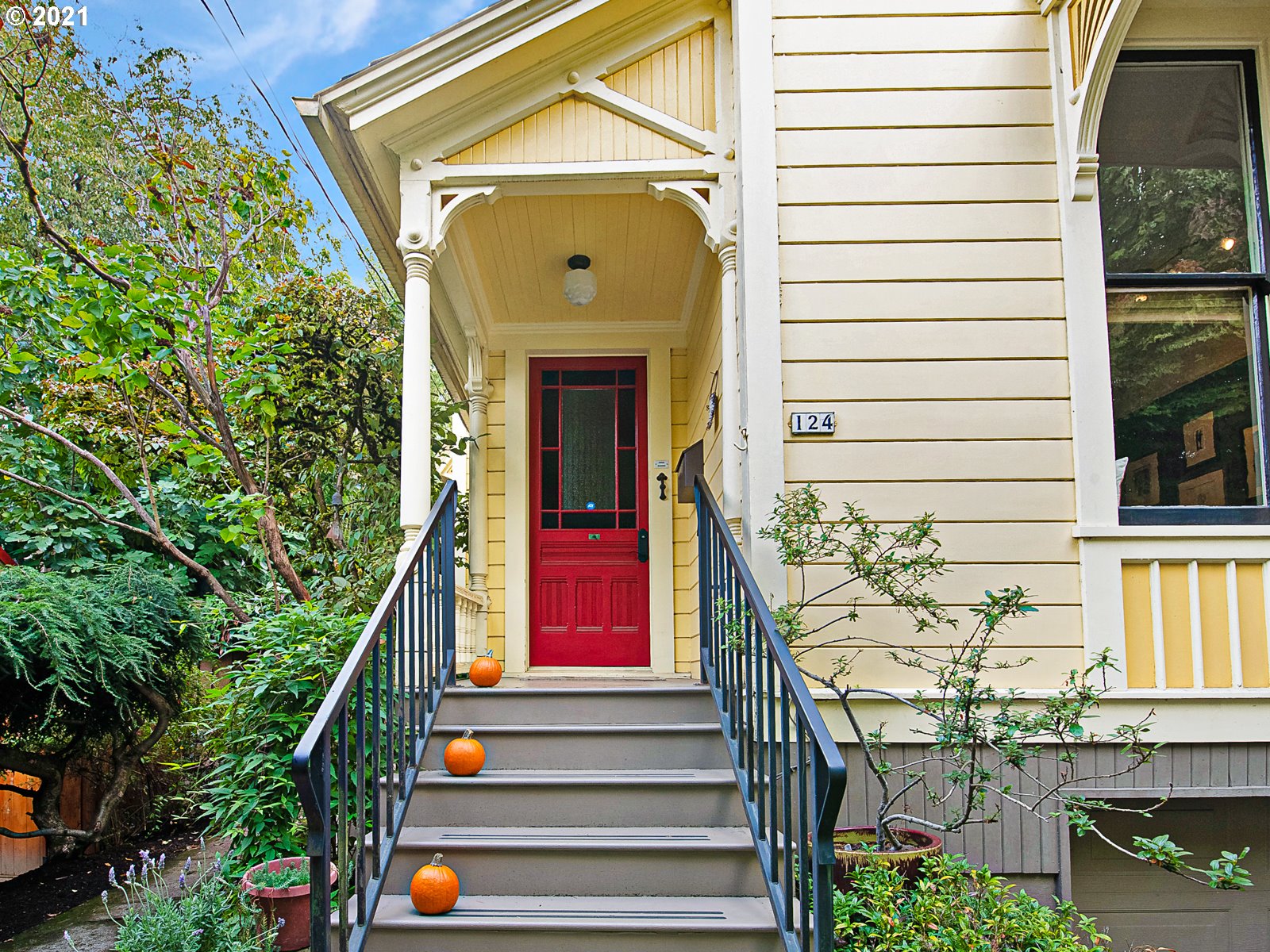 124 Southwest Meade Street Portland, OR 97201 - Photo 4 of 32 a front view of a house with outdoor