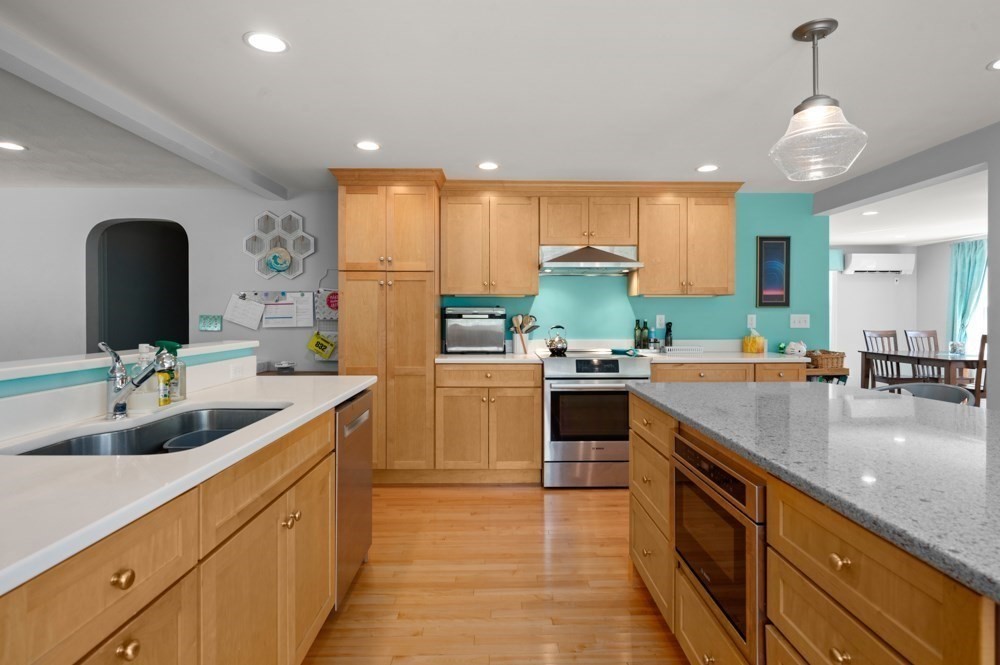 88 Temple Road Waltham, MA 02452 - Photo 10 of 41