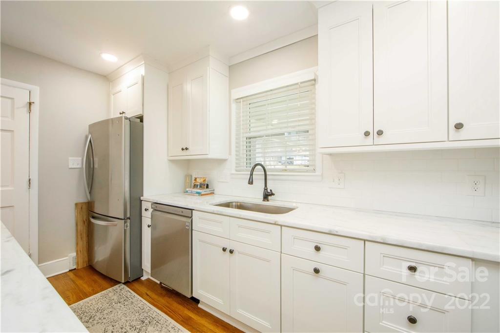 5539 Murrayhill Road Charlotte, NC 28210 - Photo 20 of 46 a kitchen with appliances cabinets and a sink