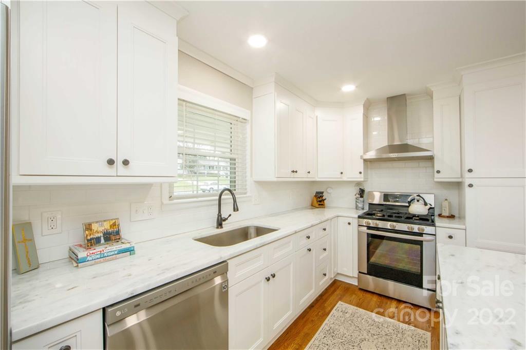 5539 Murrayhill Road Charlotte, NC 28210 - Photo 21 of 46 a kitchen with a sink stove and cabinets