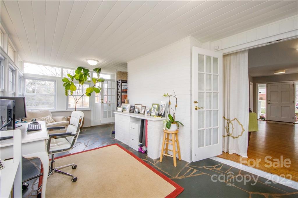 5539 Murrayhill Road Charlotte, NC 28210 - Photo 26 of 46 a living room with furniture and a table