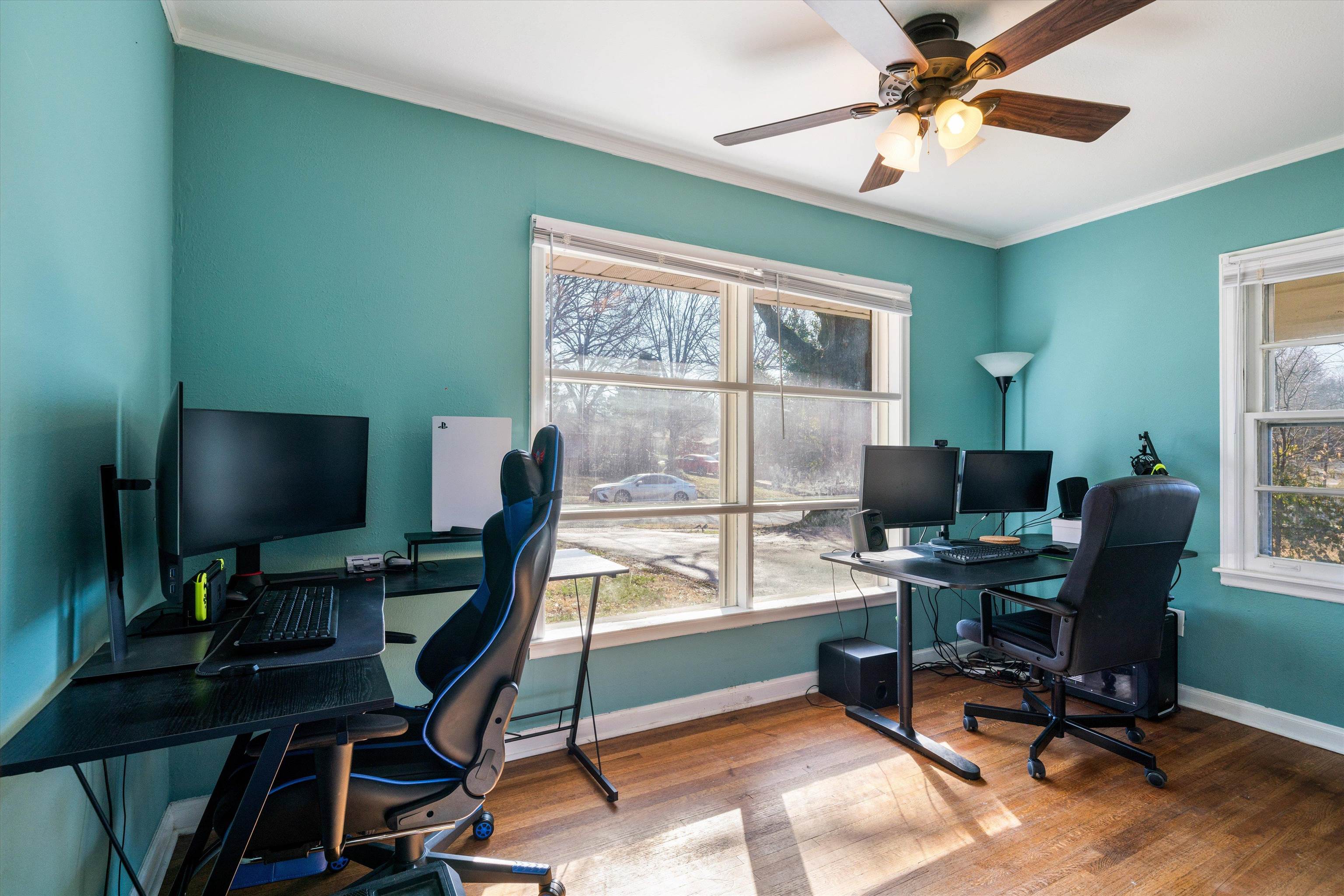 1081 Wilbec Road Memphis, TN 38117 - Photo 14 of 18 a view of a workspace with a window