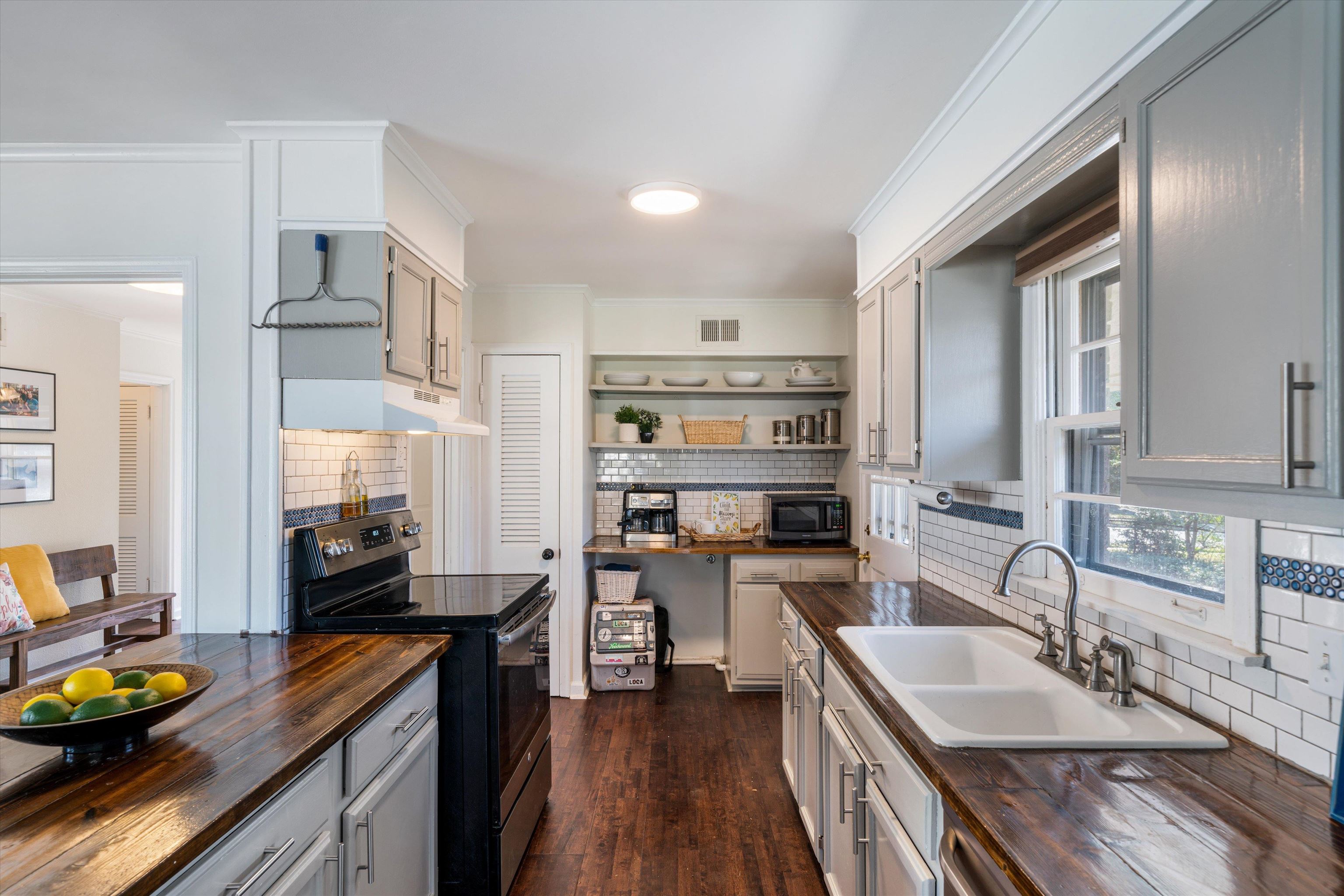 1081 Wilbec Road Memphis, TN 38117 - Photo 8 of 18 a kitchen with stainless steel appliances granite countertop a sink stove and refrigerator