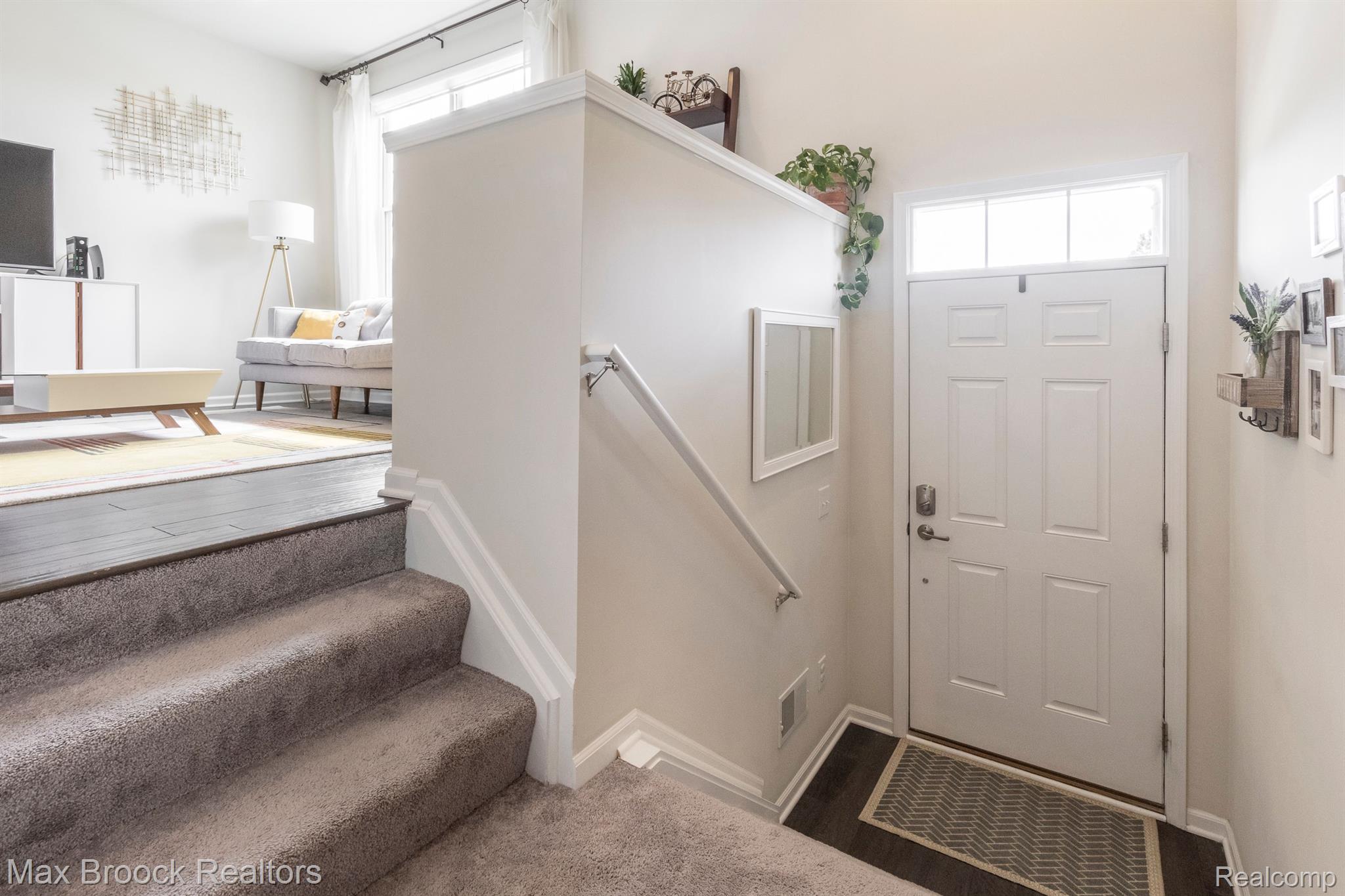 919 Barclay Circle, Unit 37 Rochester, MI 48307 - Photo 4 of 56 Gallery Image 4