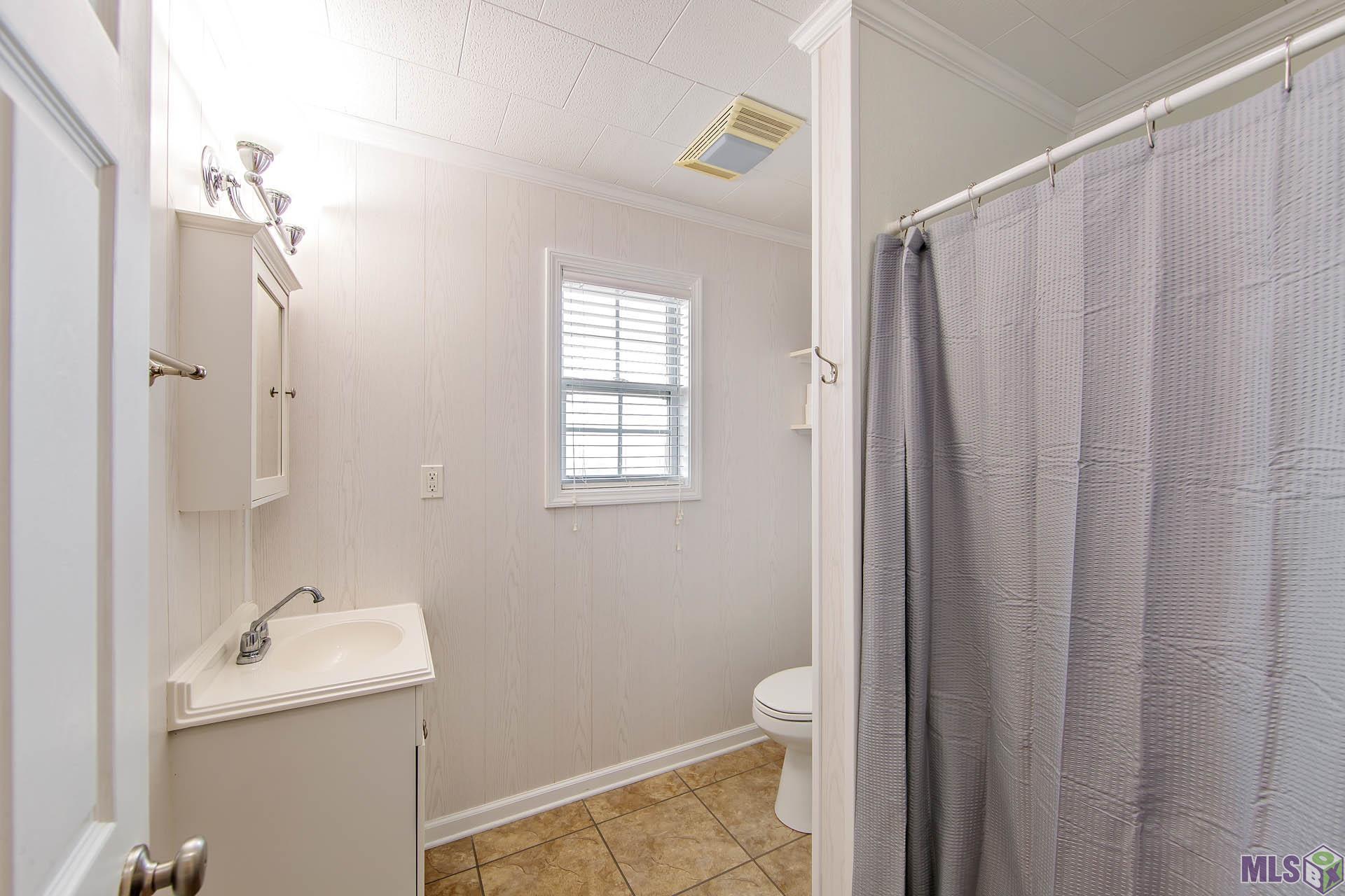 988 Four Point Road Dulac, LA 70353 - Photo 2 of 9