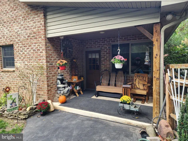 $830,000 | 14847 White Oak Ridge, Hancock, MD 21750