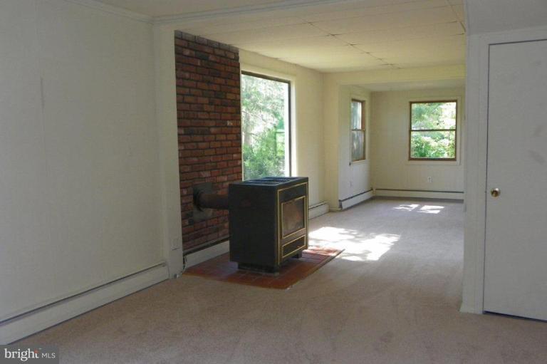 3831 Maple Grove Road Hampstead, MD 21074 - Photo 12 of 29 Living Room