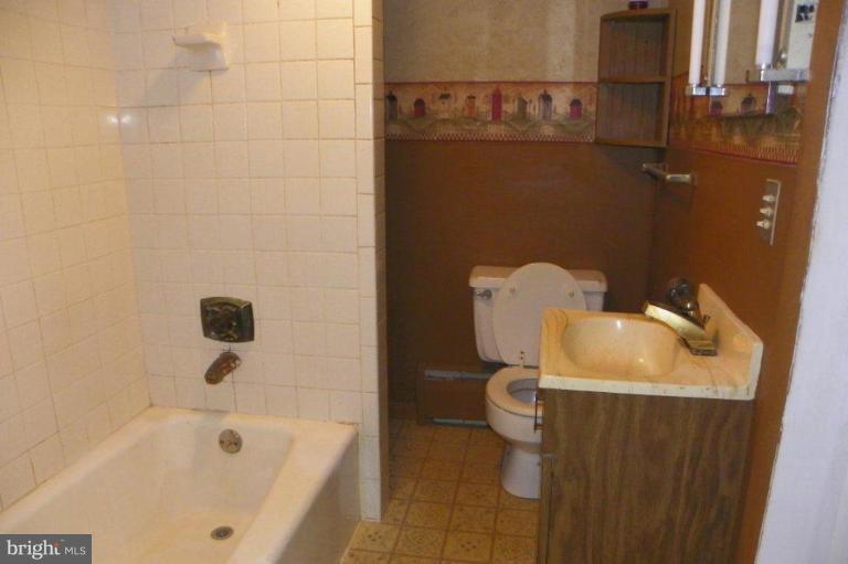 3831 Maple Grove Road Hampstead, MD 21074 - Photo 19 of 29 Bath #1