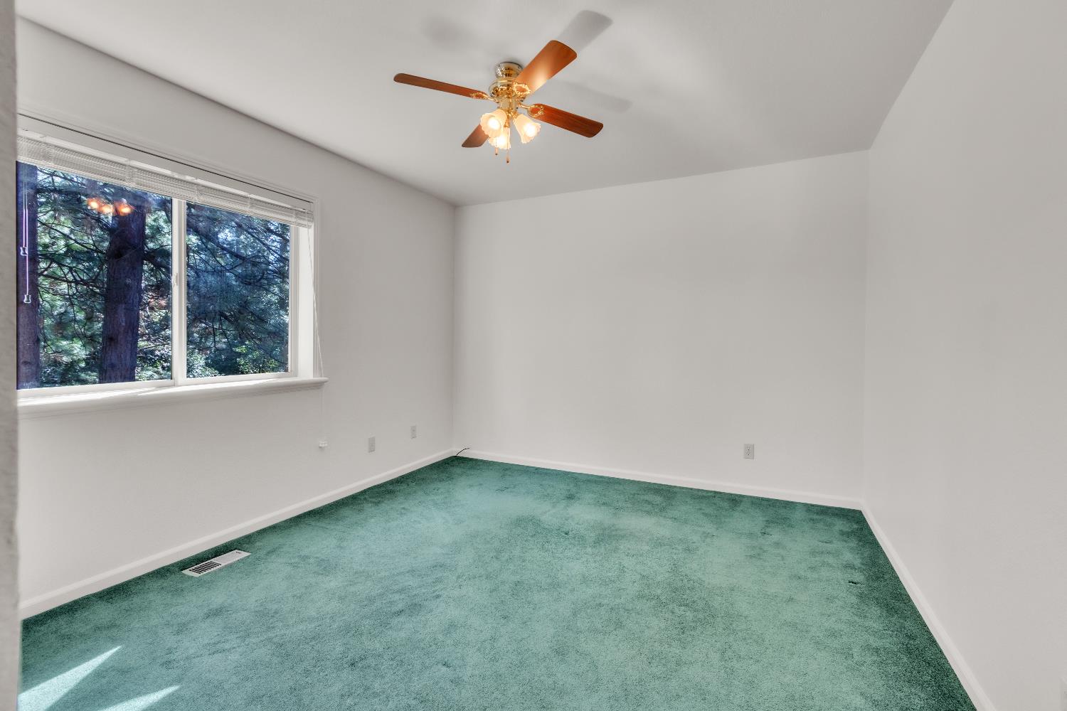 19665 Eagle Ridge Road Foresthill, CA 95631 - Photo 14 of 39 an empty room with a window