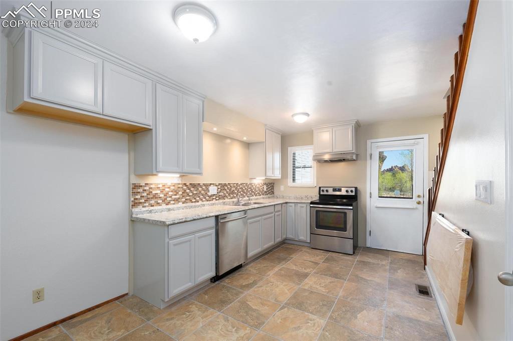 3738 Red Canon Place Colorado Springs, CO 80904 - Photo 5 of 27 a kitchen with a stove and a refrigerator