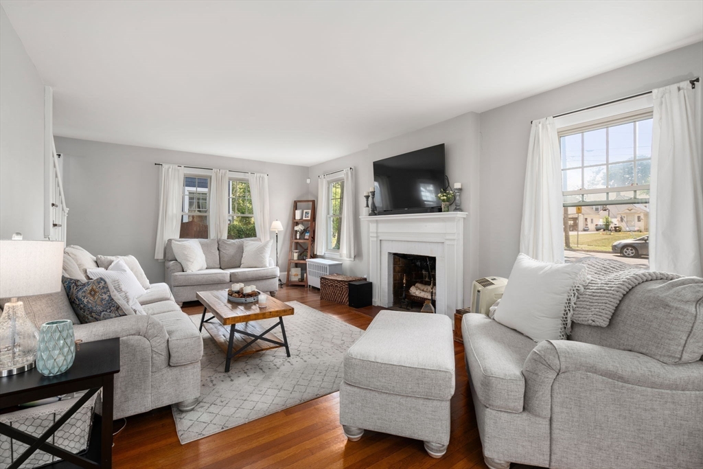 107 Perkins Street Springfield, MA 01118 - Photo 4 of 29