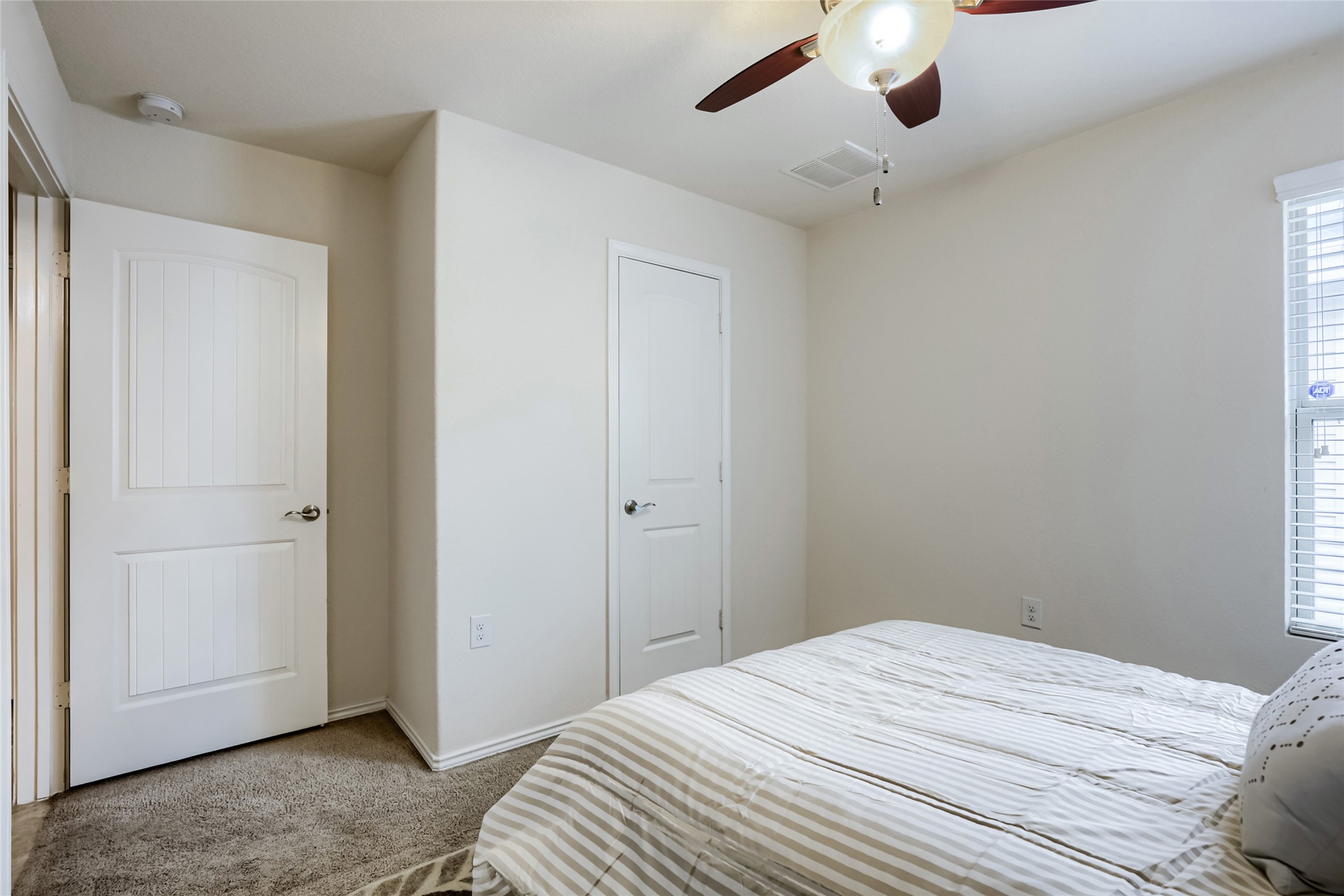 7216 Razors Edge Drive Austin, TX 78744 - Photo 16 of 36