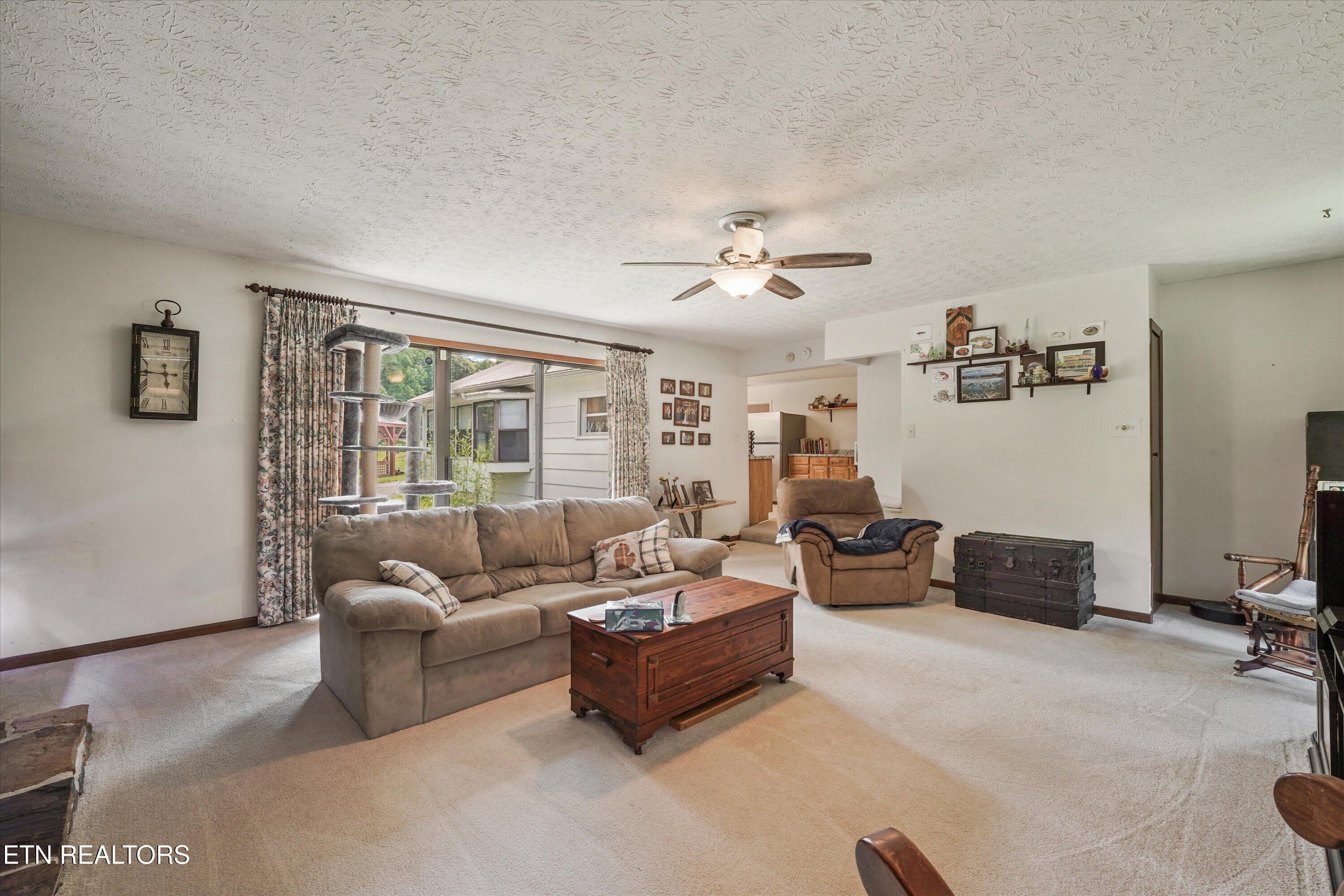 127 Mountain Road Oliver Springs, TN 37840 - Photo 13 of 36 Family Room