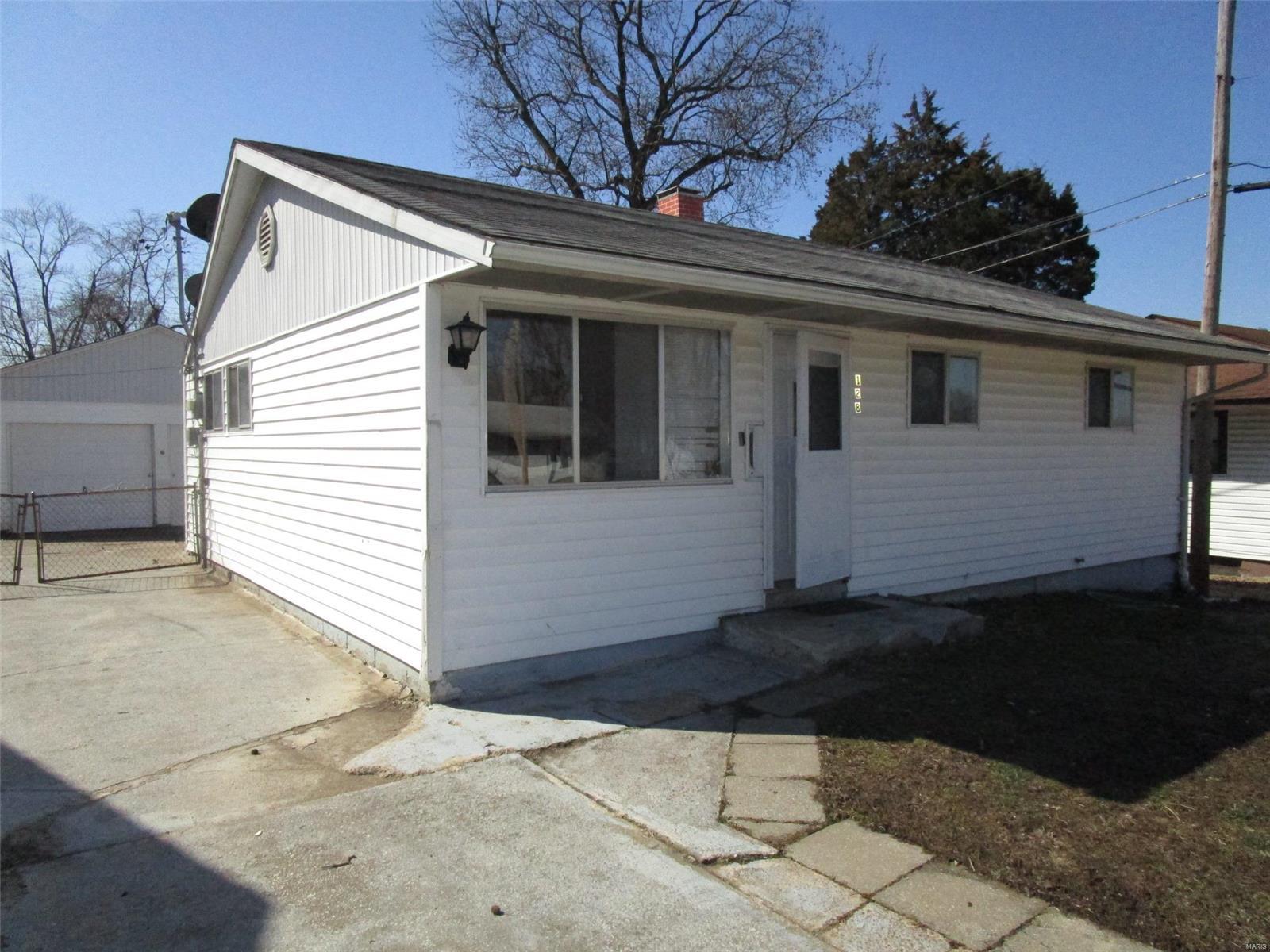 128 Glen Garry Road St. Louis, MO 63137 - Photo 2 of 20
