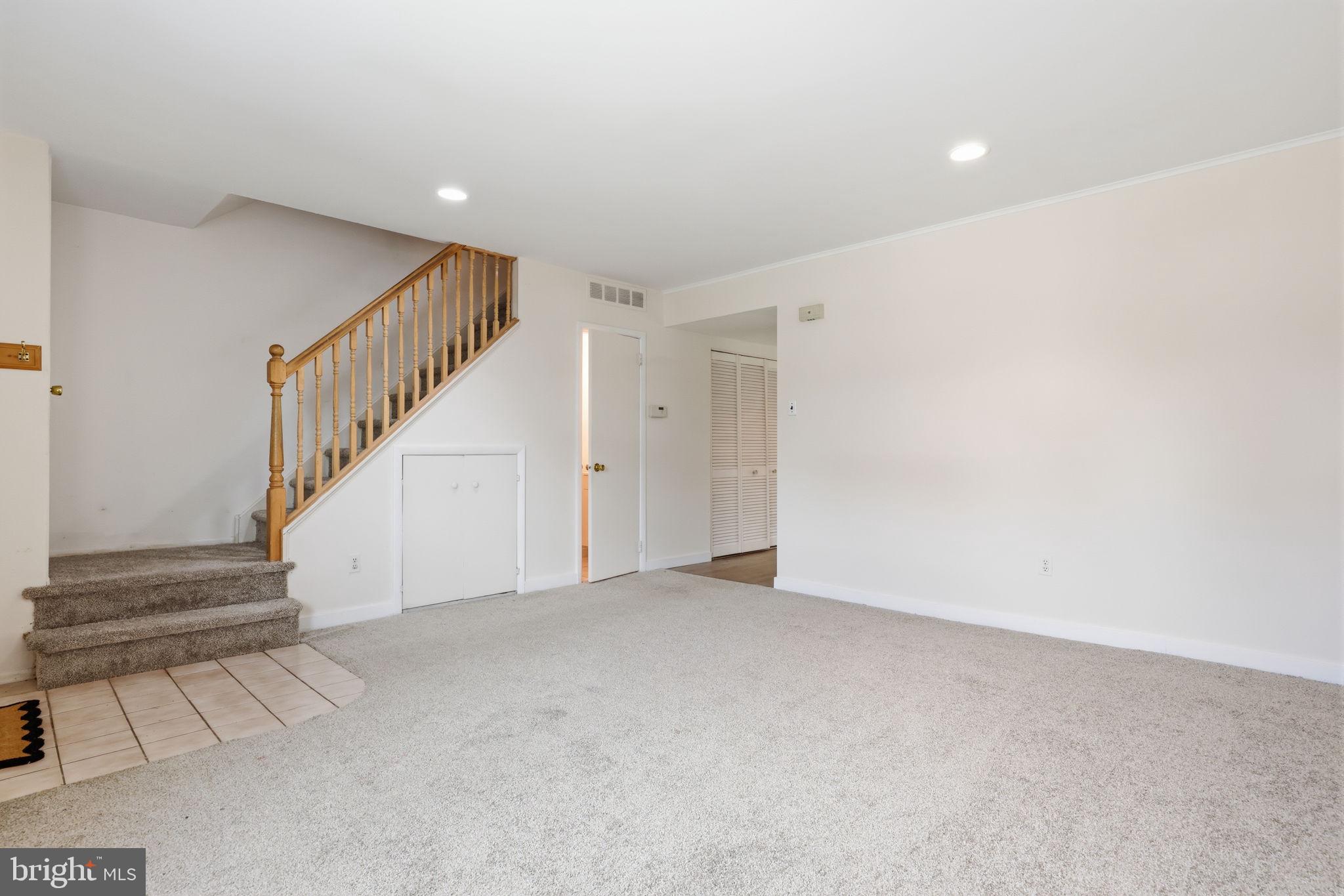 9925 Wingtip Road Philadelphia, PA 19115 - Photo 3 of 23 Gallery Image 3
