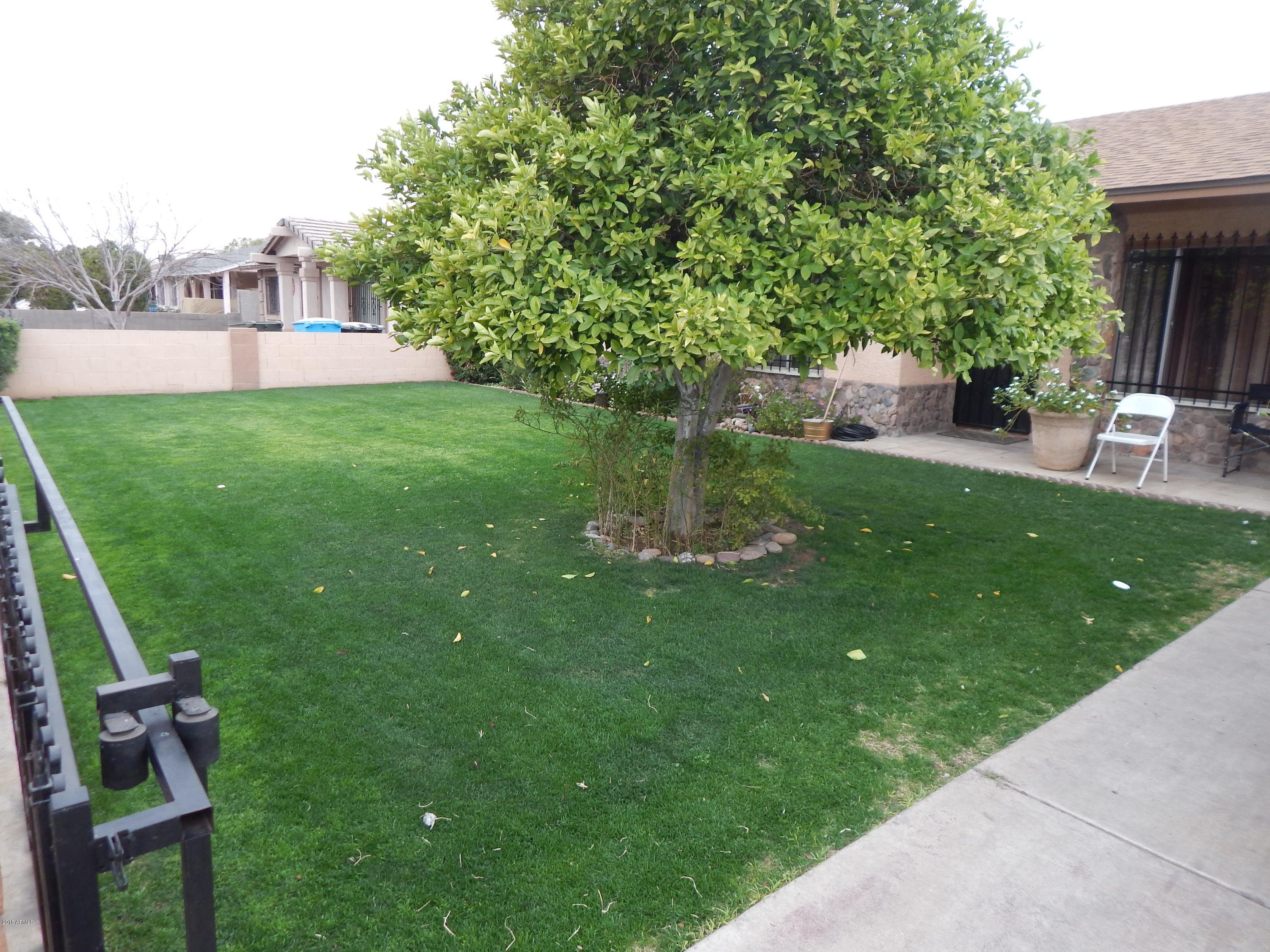 2002 West Chipman Road Phoenix, AZ 85041 - Photo 3 of 11 DSCN3007