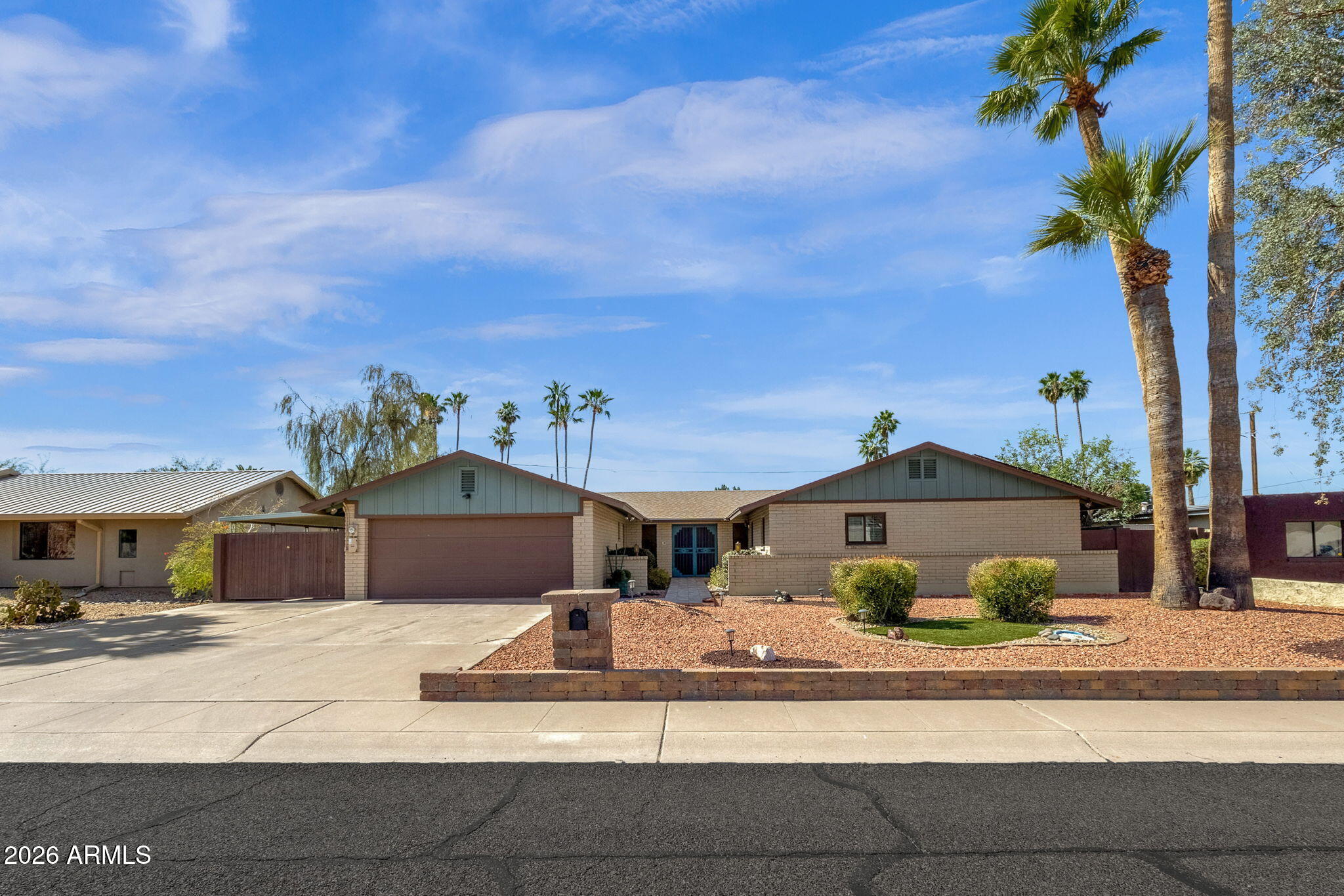709 East Royal Palm Road Phoenix, AZ 85020 - Photo 2 of 5 2-web-or-mls-02 (1)