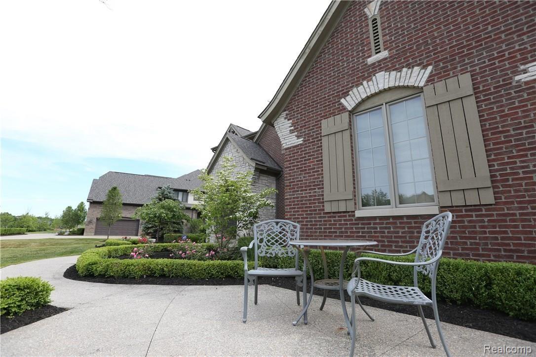 5733 Mystic Lane Rochester, MI 48306 - Photo 4 of 7 06.JPG
