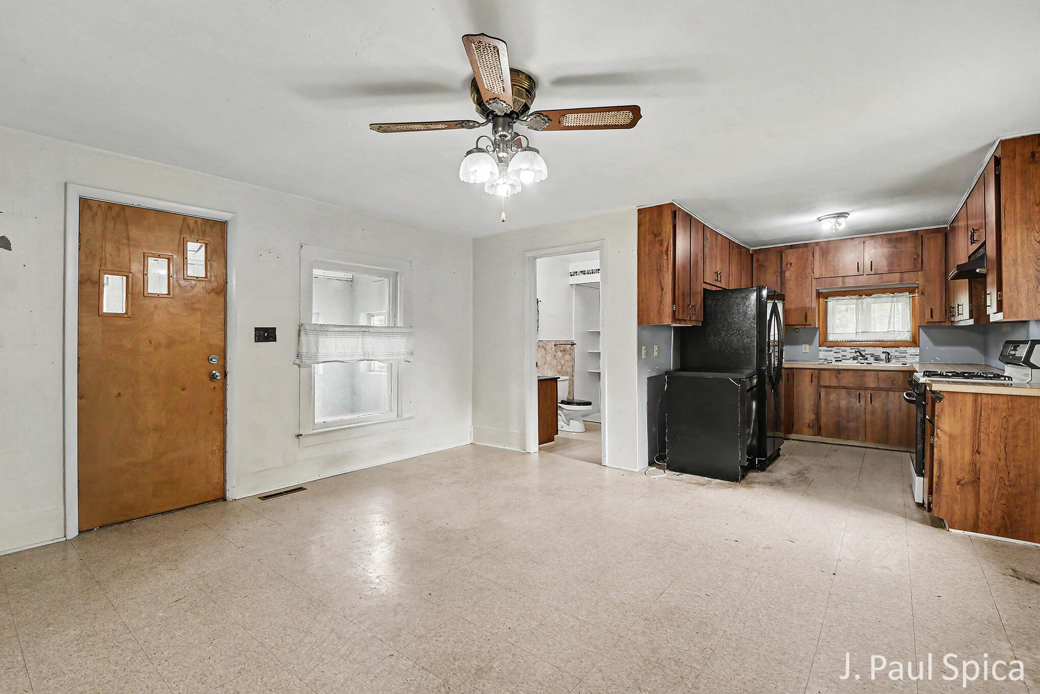 2235 17 Mile Road Kent City, MI 49330 - Photo 5 of 33 Entrance/Dining Room