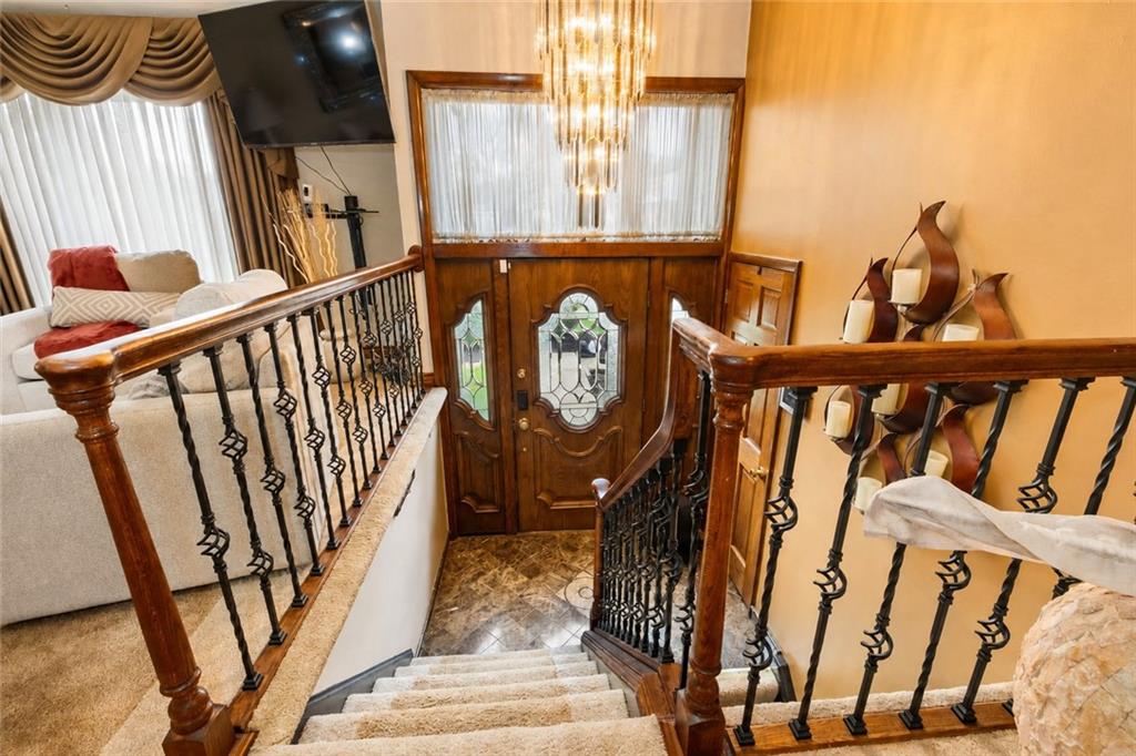 109 Brookmeade Drive Pittsburgh, PA 15237 - Photo 2 of 31 Gallery Image 2
