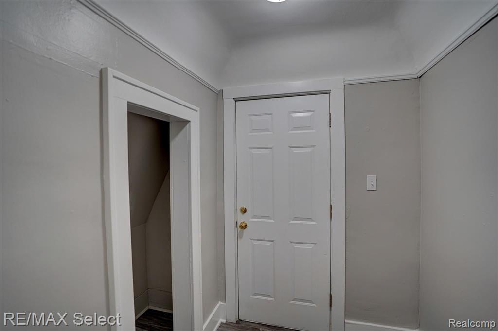 8085 Corunna Road Flint, MI 48532 - Photo 34 of 98