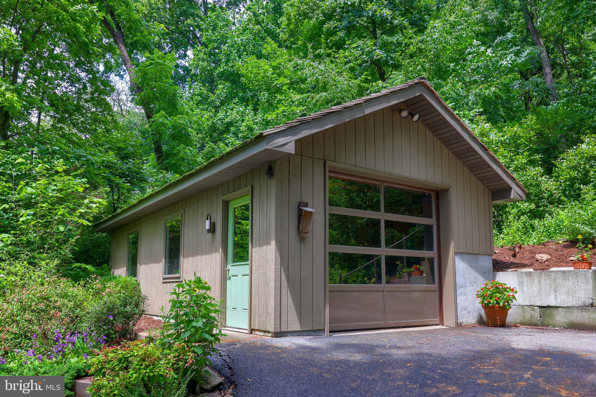 2487 Chestnut Ridge Drive Lancaster, PA 17601 - Photo 20 of 96 Single car garage with electric and water.