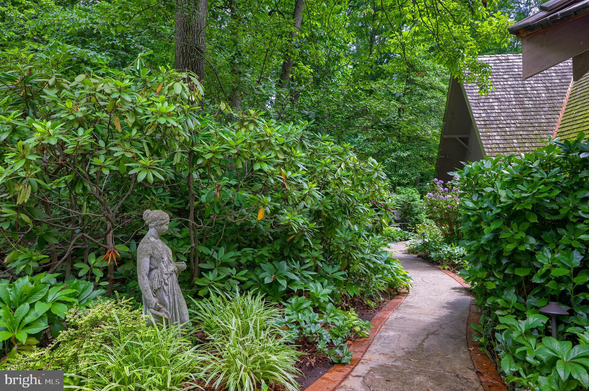 2487 Chestnut Ridge Drive Lancaster, PA 17601 - Photo 2 of 96 a view of a garden with plants and large trees
