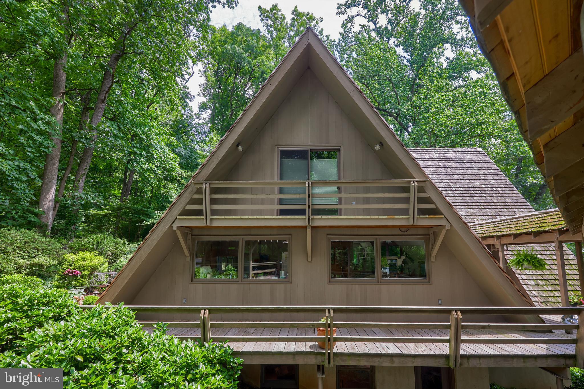 2487 Chestnut Ridge Drive Lancaster, PA 17601 - Photo 8 of 96 a front view of a house with a yard