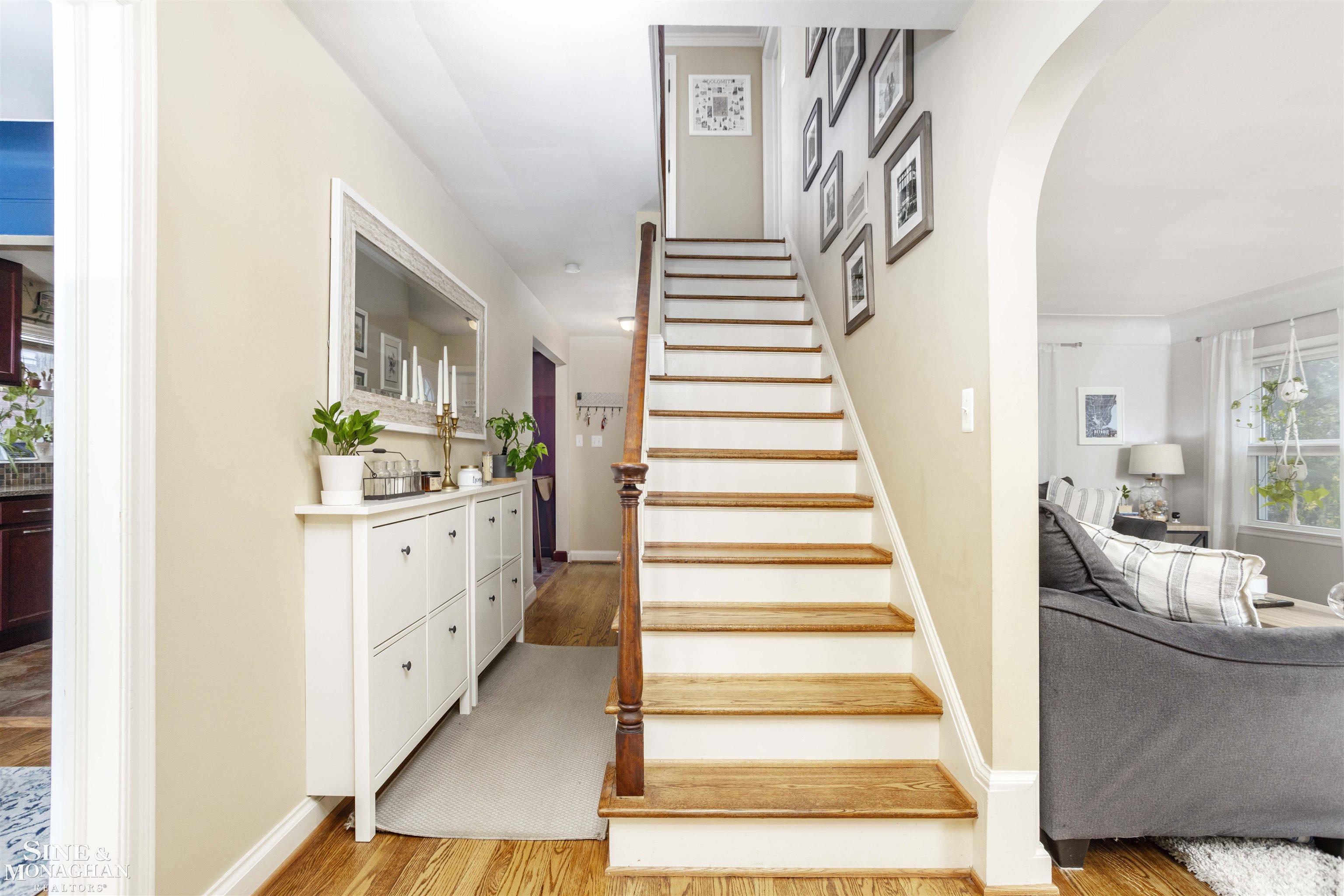 1641 Severn Road Grosse Pointe, MI 48236 - Photo 3 of 29 50106903-2.JPG