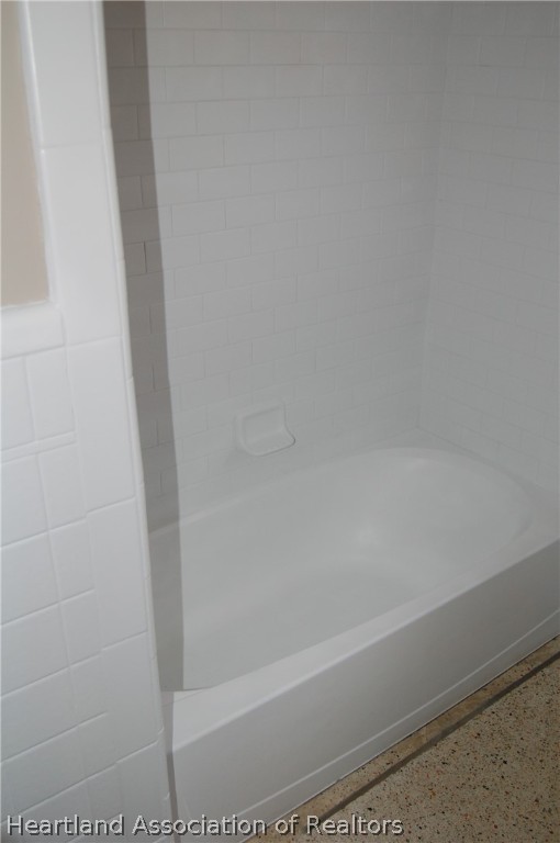 3029 West Verona Road Avon Park, FL 33825 - Photo 20 of 25 a close up of a bathtub