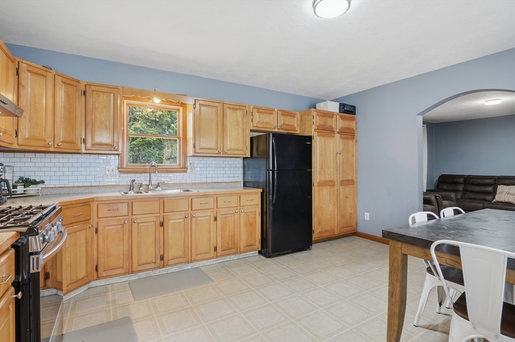 48 Forest Avenue Hudson, MA 01749 - Photo 7 of 39