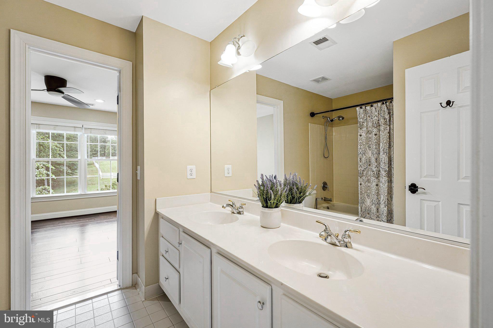 8138 Rondelay Lane Fairfax Station, VA 22039 - Photo 34 of 64 Jack and Jill Full Bath