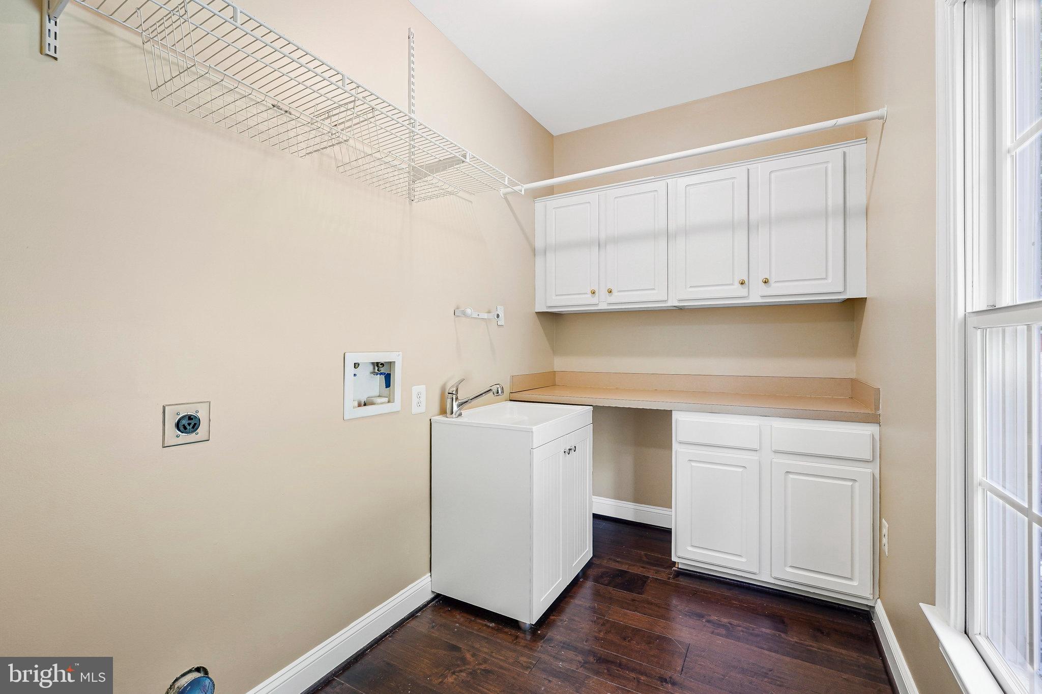 8138 Rondelay Lane Fairfax Station, VA 22039 - Photo 40 of 64 Mud Room with Washer & Dryer Hookup
