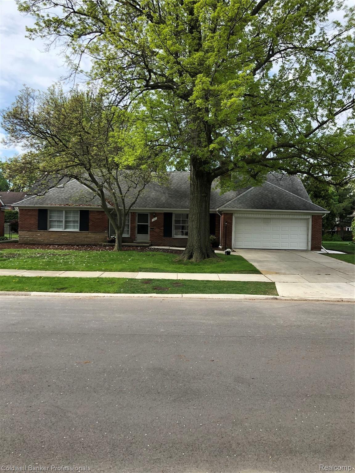 1141 South Renaud Road Grosse Pointe, MI 48236 - Photo 1 of 52 IMG_3483.jpg