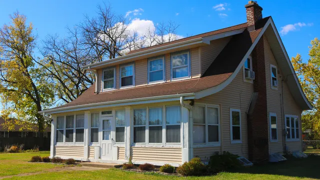 a view of front of house with a yard