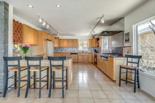 89 R Wingaersheek Road Gloucester, MA 01930 - Photo 5 of 10 Gallery Image 5